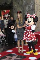 los angeles - 22 de enero heidi klum, minnie mouse en la ceremonia de la estrella de minnie mouse en el paseo de la fama de hollywood el 22 de enero de 2018 en hollywood, ca foto