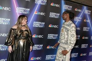 LOS ANGELES APR 11 - Kelly Clarkson, Snoop Dogg at the American Song Contest Week 4 Red Carpet at Universal Studios on April 11, 2022 in Los Angeles, CA photo