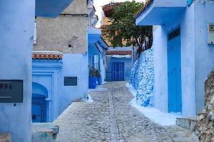 Calle en Chefchaouen, Marruecos foto