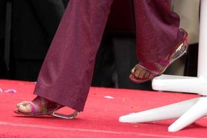 los angeles, 19 de mayo - chaka kahn en la ceremonia de la estrella del paseo de la fama de hollywood chaka kahn en hollywood blvd el 19 de mayo de 2011 en los angeles, ca foto