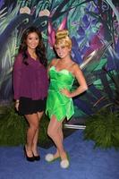 los angeles, 19 de agosto - canción de brenda, tinkerbell en la expo d23 2011 en el centro de convenciones de anaheim el 19 de agosto de 2011 en anaheim, ca foto