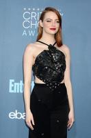 los angeles, 11 de diciembre - emma stone en la 22a entrega anual de premios de elección de críticos en barker hanger el 11 de diciembre de 2016 en santa monica, ca foto