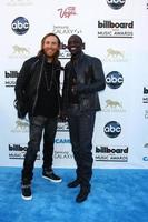 LOS ANGELES, MAY 19 - David Guetta, Akon arrives at the Billboard Music Awards 2013 at the MGM Grand Garden Arena on May 19, 2013 in Las Vegas, NV photo