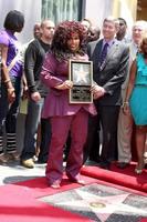 los angeles, 19 de mayo - chaka kahn en la ceremonia de la estrella del paseo de la fama de hollywood chaka kahn en hollywood blvd el 19 de mayo de 2011 en los angeles, ca foto