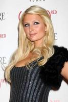 los angeles, 10 de febrero - paris hilton llega al lanzamiento de la botella belvedere red special edition en avalon el 10 de febrero de 2011 en los angeles, ca foto