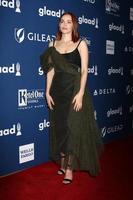 los angeles 12 de abril - madeline brewer at glaad media awards los angeles at beverly hilton hotel el 12 de abril de 2018 en beverly hills, ca foto