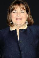 los angeles - 29 de noviembre ina garten en el estreno de mary poppins regresa en el teatro el capitan el 29 de noviembre de 2018 en los angeles, ca foto