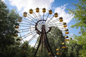 rueda de la fortuna, ciudad de pripyat en la zona de exclusión de chernobyl, ucrania foto