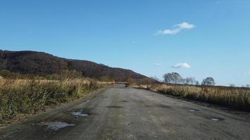 paisaje con vistas a una carretera rural en petropavlovsk-kamchatsky, rusia foto