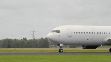 titan airways boeing 767 atterrissage video