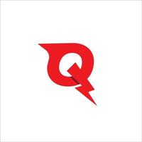 plantilla de diseño de logotipo inicial de letra q aislada sobre fondo blanco. concepto de logotipo de trueno alfabético. tema de color rojo vivo. vector