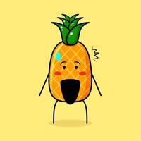 lindo personaje de piña con expresión sorprendida y boca abierta. verde y amarillo. adecuado para emoticonos, logotipos, mascotas o pegatinas vector