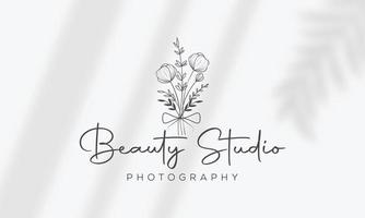 logotipo dibujado a mano con elementos florales botánicos con flores silvestres y hojas. logo para spa y salón de belleza, boutique, tienda orgánica, boda, diseñador floral, interior, fotografía, cosmética. vector