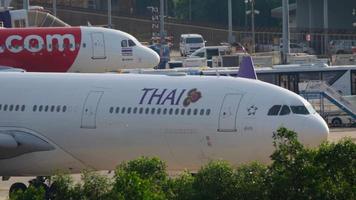 Airbus A330 Thai Airways departure video