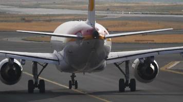 Iberia Airbus A320 taxiing to the runway for departure video