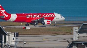 AirAsia Airbus A320 taxiing video