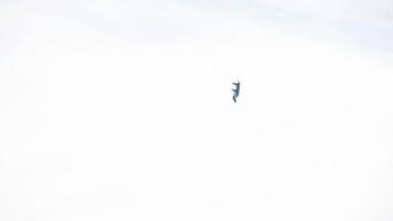 zagueiro sukhoi su 34 durante o voo de demonstração video
