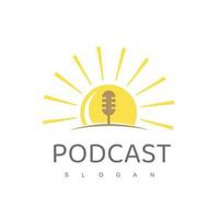 logotipo de micrófono para el símbolo de la empresa de negocios de podcast vector