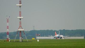 FlyBe Embraer ERJ 175STD departure video