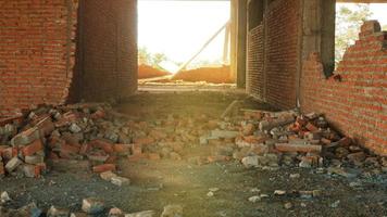 un edificio abandonado debido a una construcción fallida. foto