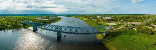 hermosa vista panorámica aérea de la ciudad de daugavpils foto