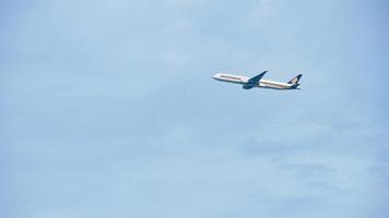 Singapore Airlines Boeing 777 departure from Changi airport video