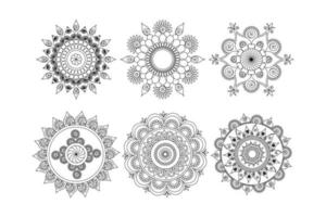 conjunto de mandala de contorno floral, mandala de dibujo a mano, vector libre