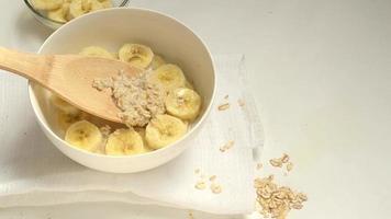 Review of a bowl of oatmeal porridge with banana slices. video