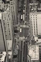 vista aérea de la calle manhattan de la ciudad de nueva york en blanco y negro foto