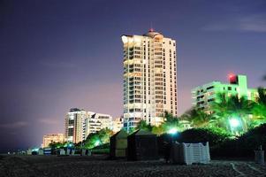 playa sur de miami de noche foto