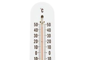 termómetro con temperatura caliente aislado en blanco foto