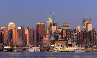 panorama de puesta de sol de manhattan de la ciudad de nueva york foto