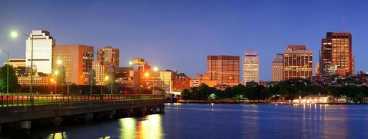 boston río charles en la noche foto