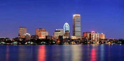 horizonte de la ciudad de Boston al atardecer foto