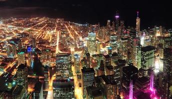 panorama de vista nocturna de chicago foto