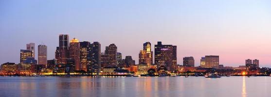 panorama del centro de boston al atardecer foto