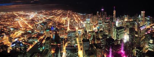 panorama de vista nocturna de chicago foto