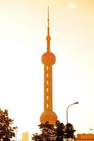 shanghai, china, 2011 - torre de perlas orientales en shanghai foto