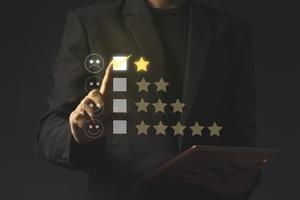 Reseña de 1 estrella en encuestas, sondeos o estudios de satisfacción del cliente. reclamación o queja por mal servicio y experiencia. foto