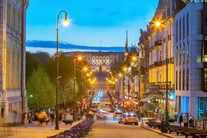 horizonte del centro de oslo con palacio real en noruega foto