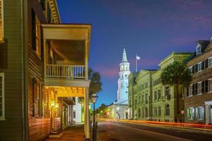 zona histórica del centro de charleston, paisaje urbano de carolina del sur en ee.uu. foto