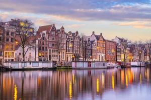 amsterdam centro de la ciudad horizonte paisaje urbano de países bajos foto