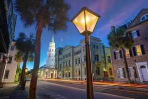 zona histórica del centro de charleston, paisaje urbano de carolina del sur en ee.uu. foto