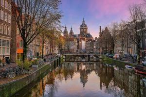 amsterdam centro de la ciudad horizonte paisaje urbano de países bajos foto