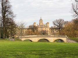 cambridge en el reino unido en diciembre de 2021. una vista de la universidad de cambridge foto