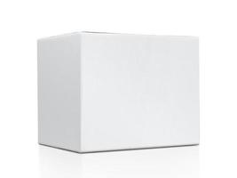 caja de paquete en blanco. aislado sobre fondo blanco foto