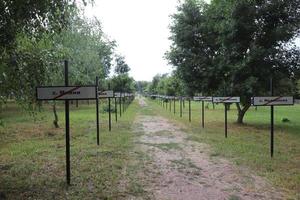 complejo conmemorativo de pueblos reasentados en la zona de exclusión de chernobyl, ucrania foto