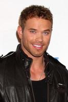 los angeles, 11 de agosto - kellan lutz llegando al evento be a star summer en andaz hotel el 11 de agosto de 2011 en los angeles, ca foto