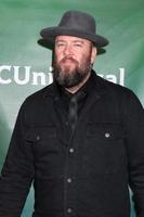 los angeles 11 de enero - chris sullivan en la gira de prensa de invierno nbcuniversal en el hotel langham huntington el 11 de enero de 2020 en pasadena, ca foto