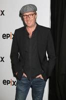 los angeles, 30 de julio - rhys ifans en la línea de fotos de la gira de la asociación de críticos de televisión epix en el hotel beverly hilton el 30 de julio de 2016 en beverly hills, ca